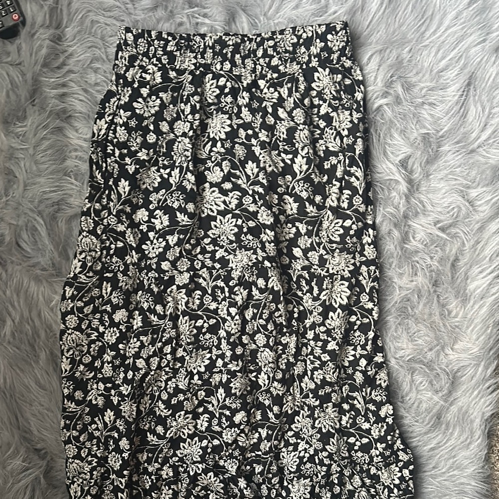 Black and White Pleated A-line Maxi Bermudas